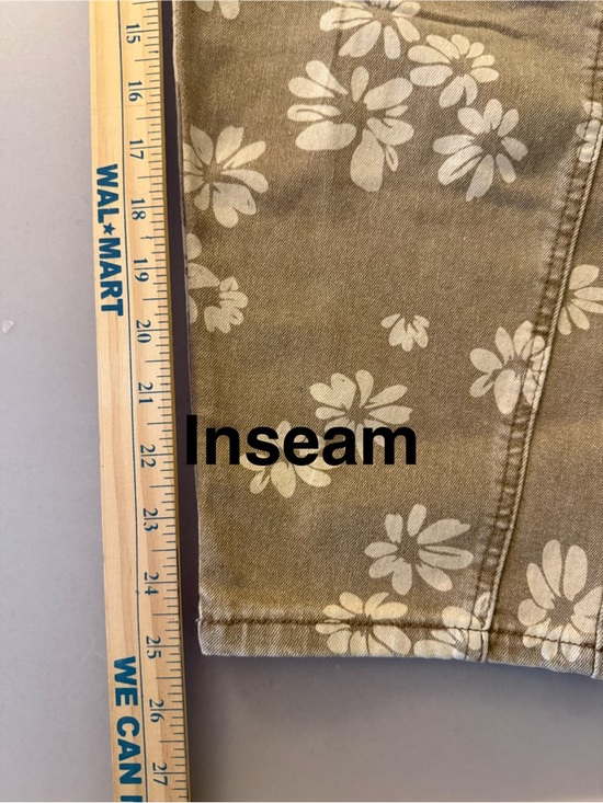 NWT Beige Floral Embroidered Wide-Leg Jeans - Picture 5 of 8